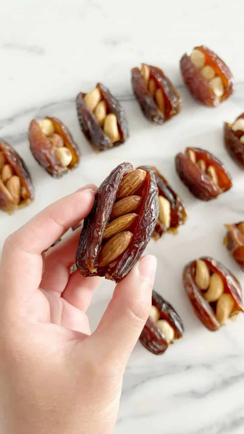 تصویر 3 از خرما پیارم مغزدار مناسب مصرف روزانه با ارزش غذایی بالا